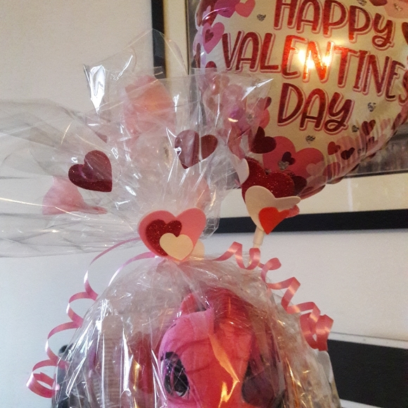 Valentine's Day Gift Basket - Picture 4 of 8